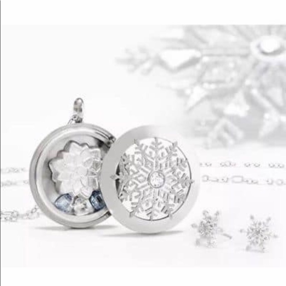 Origami Owl Snowflakes Locket